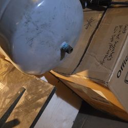 HONEYWELL

4.4 Gallons TK 300-30  Series Boiler Expansion Tank