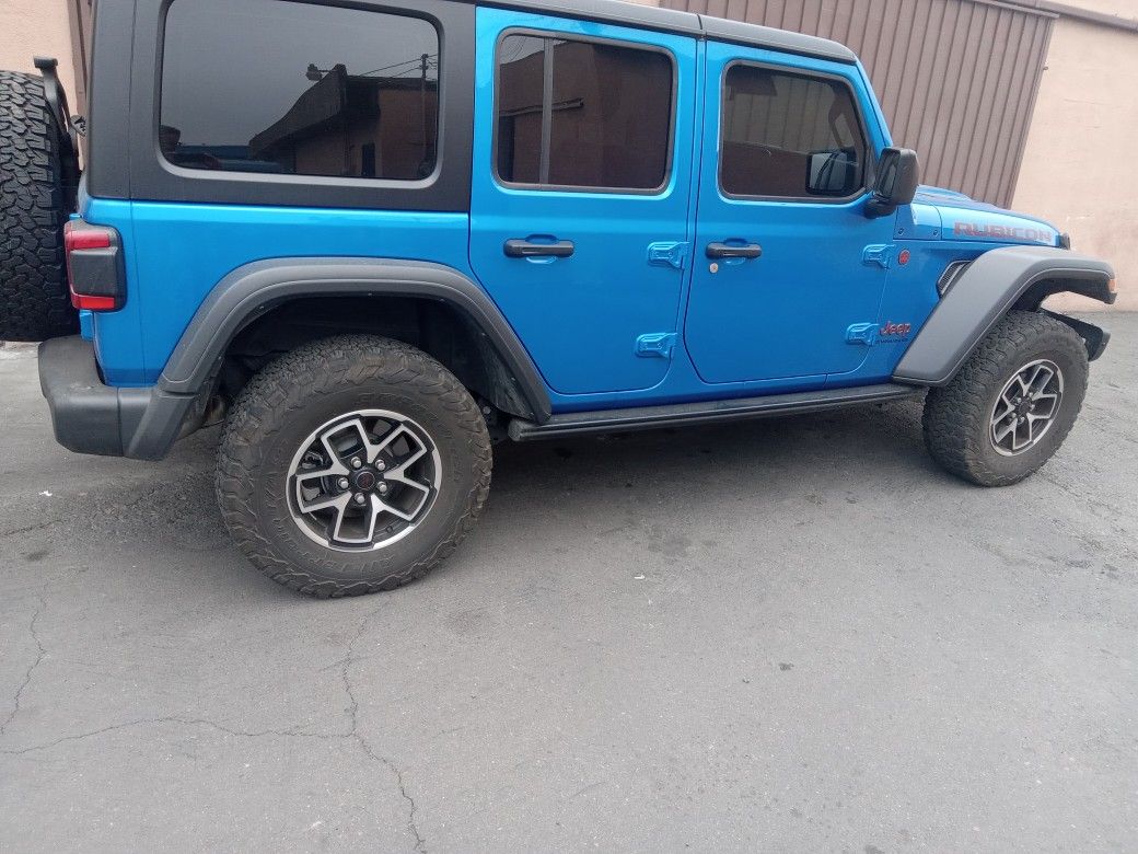 2024 Jeep Wrangler RUBICON RIMS SET OF 5 PARTS 