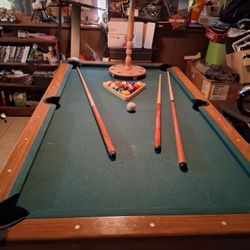 Pool table Pokerbumperpooltable & Bar & Chairs