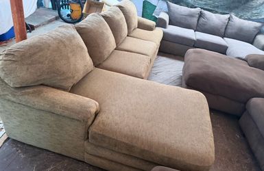 Brown couch good condition clean we sell all the time delivery 40 local