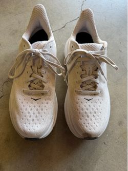 HOKA Clifton 9 Men’s Size 8 D Running Shoes