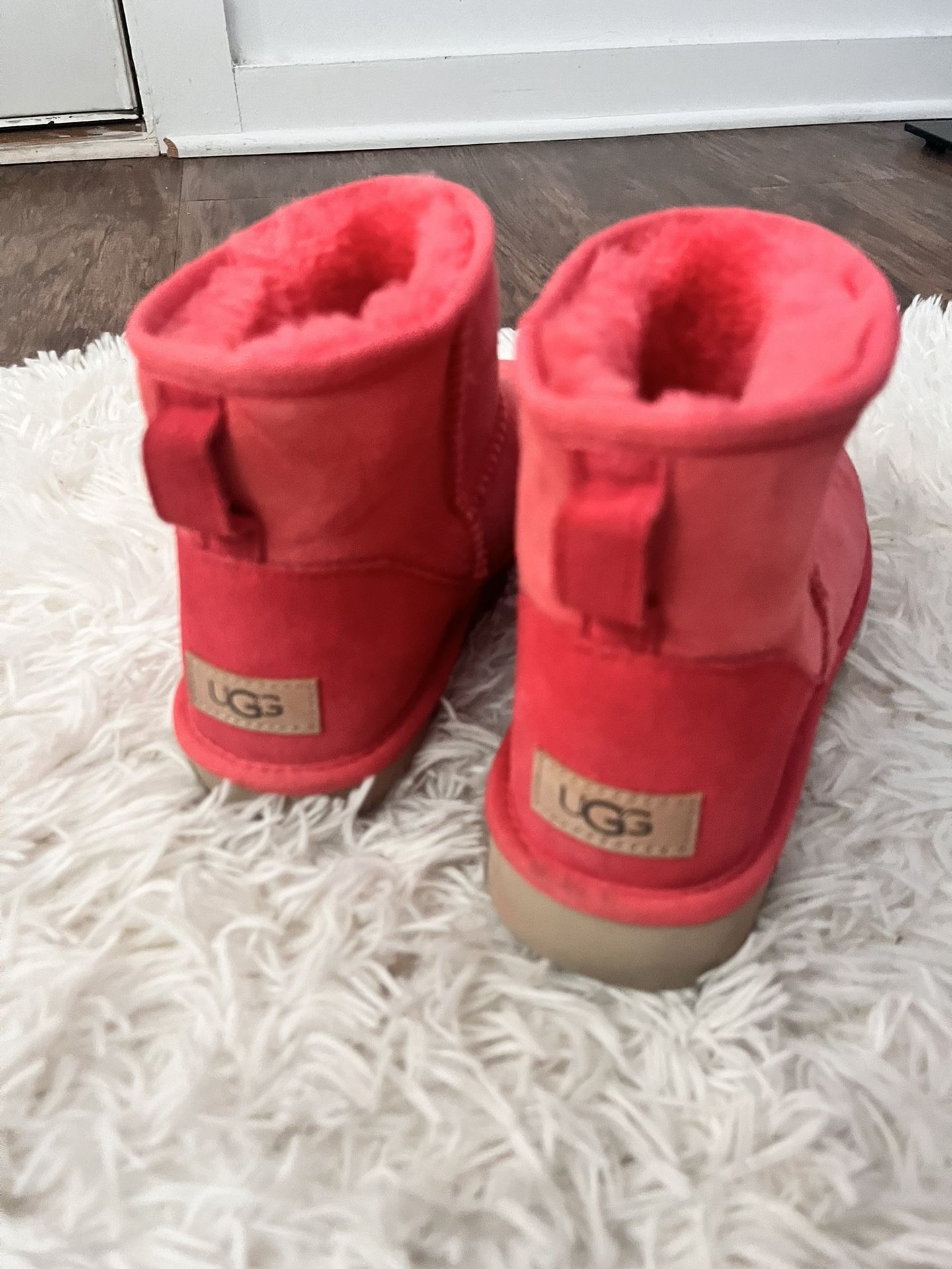 Ugg Color Salmon Size 9