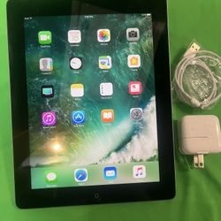 Apple iPad 4th Gen 16GB  with Retina Display WiFi  9.7” iPad—Space Gray complete