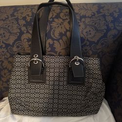 Beautiful Preowned Coach Signature Black And Grey Handbag 