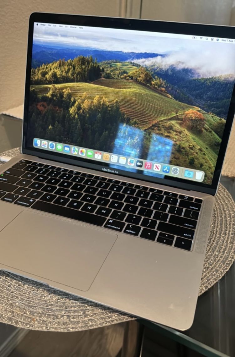 2019 Apple MacBook Air (excellent Condition)