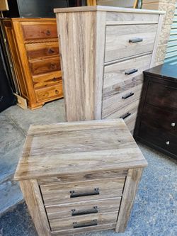 Chest and nightstand in Good condition