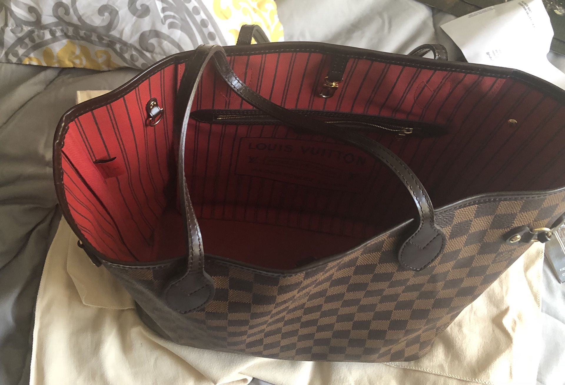 Louis Vuitton Neverfull MM Damier Ebene for Sale in Dallas, TX - OfferUp