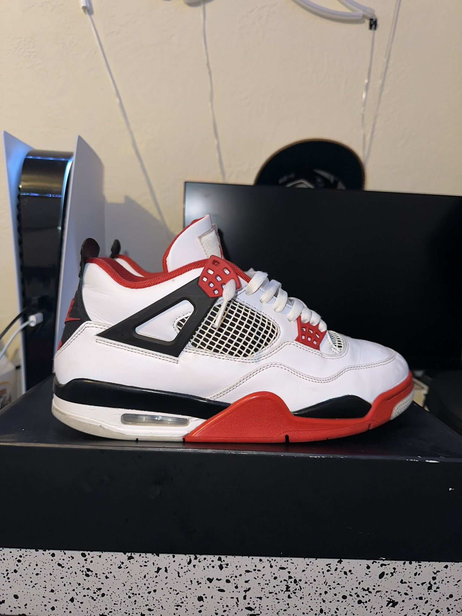 Jordan 4