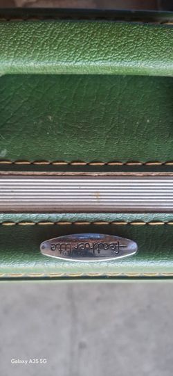 Feather-Lite Vintage Green Luggage Case