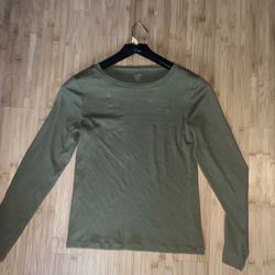 J. Crew girls fitted tee size large. green. good condition. framingham pick up/cash only. Thanks 