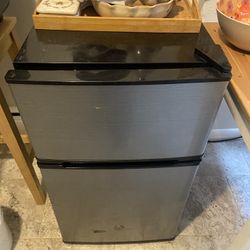 GE Mini Fridge