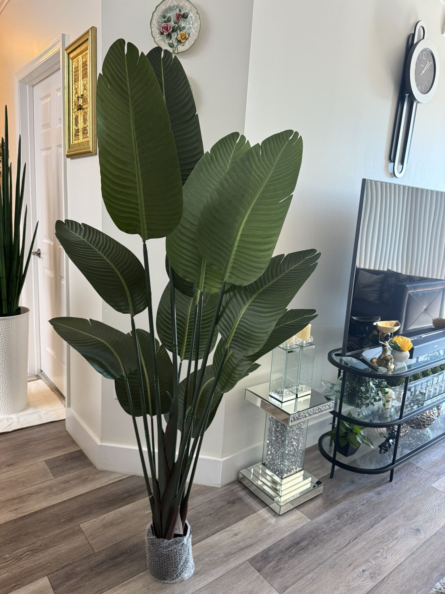 Pretty Artificial Plant 6 Ft Tall ! Brand New