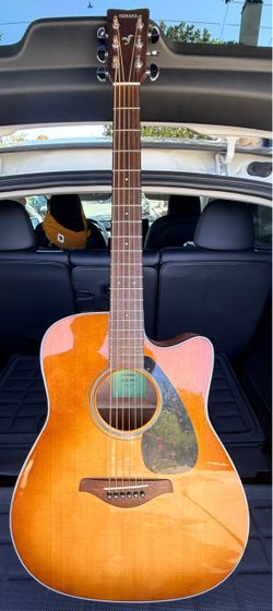 Yamaha FGX800C Sand Burst acoustic-electric guitar in very good condition.