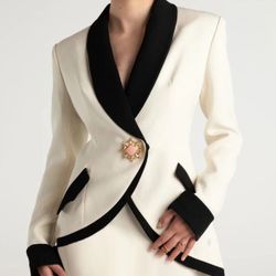 Elegant Tuxedo Shawl Collar Color Block Blazer small