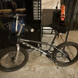 BMX Bike Mongoose Rebel Look at Description