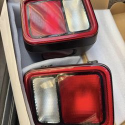 Jeep Gladiator Sport 2020 OEM Tail Light