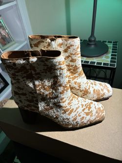Brown & White Boots-Size 5