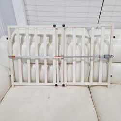 Top Paw Expandable Wooden Pet Gate, Baby Gate. 