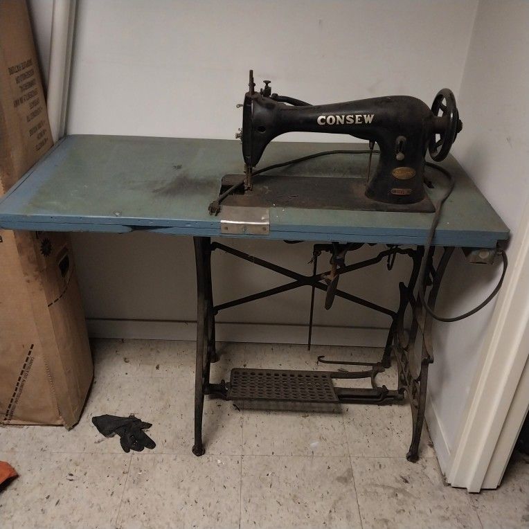 Consew Model 18 Antique Sewing Machine