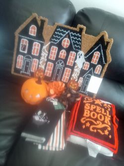 Halloween decor 🎃👻🕷️🕸️🕷️