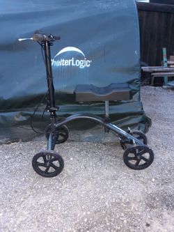 Bra ve Medicalģ Dual Pad Steerable Knee Walker/Scooter