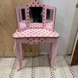 Girl Pink Vanity 