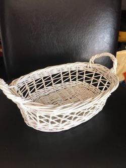 Small white oval basket