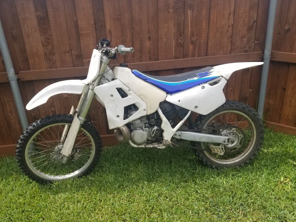 1992 Yamaha YZ250 2-stroke dirt bike