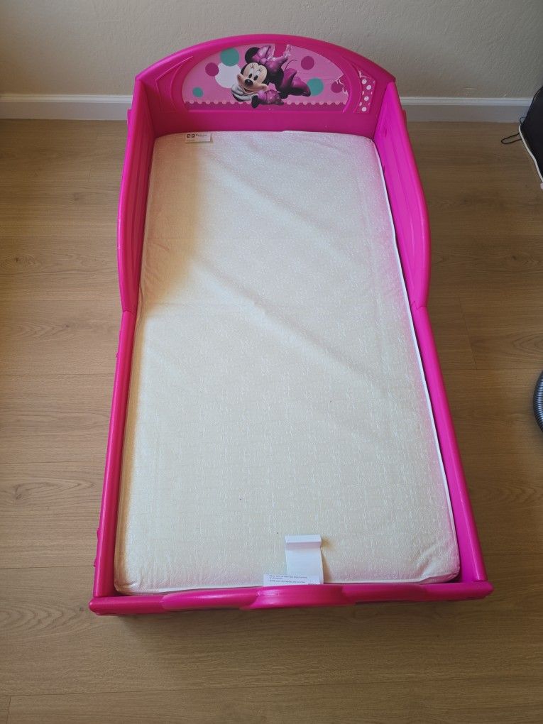 Disney Minnie Mouse Plastic Sleep and Play Toddler Bed by Delta Children