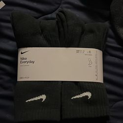 Nike Black Crew Socks Men’s (8-12) **Brand NEW** 6 pairs