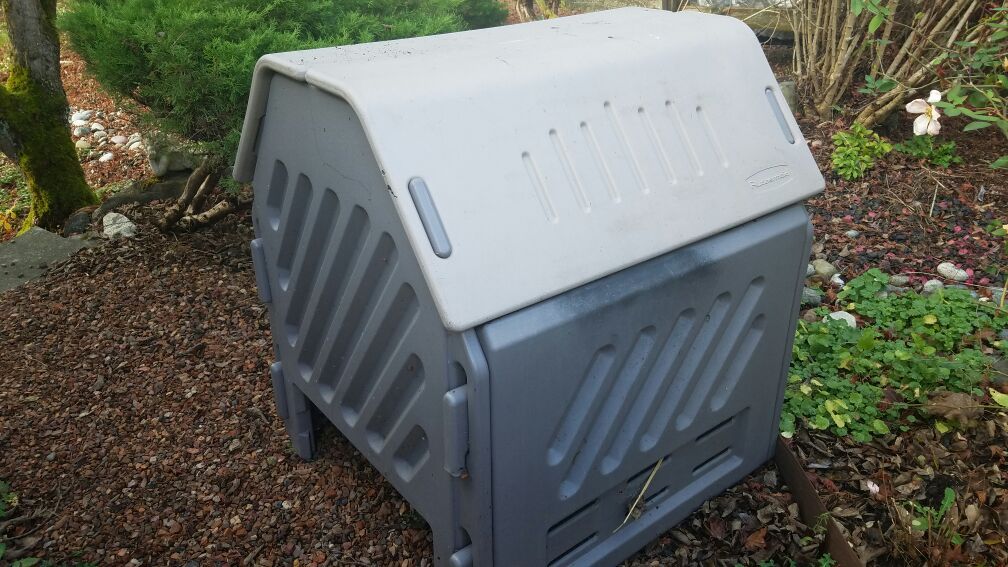 Compost Bin by Rubbermaid for Sale in Seattle, WA OfferUp