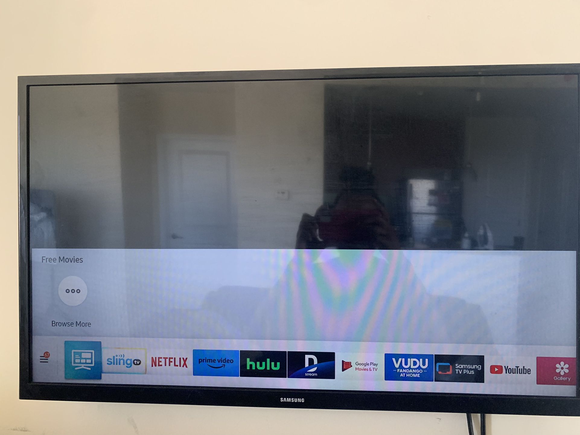 32 Inch Samsung Smart Tv W/wall mount 