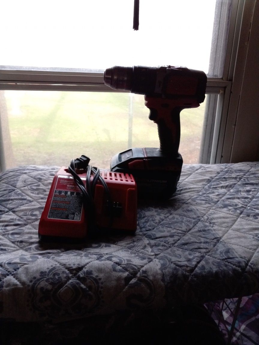 Milwaukee Chager M12 And A M18 Red Lithium