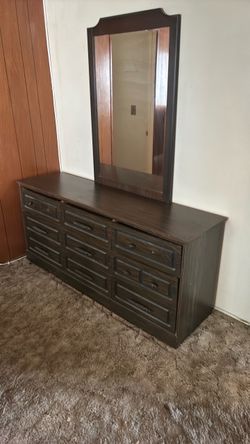 Dresser