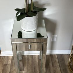 Mirrored End Table 