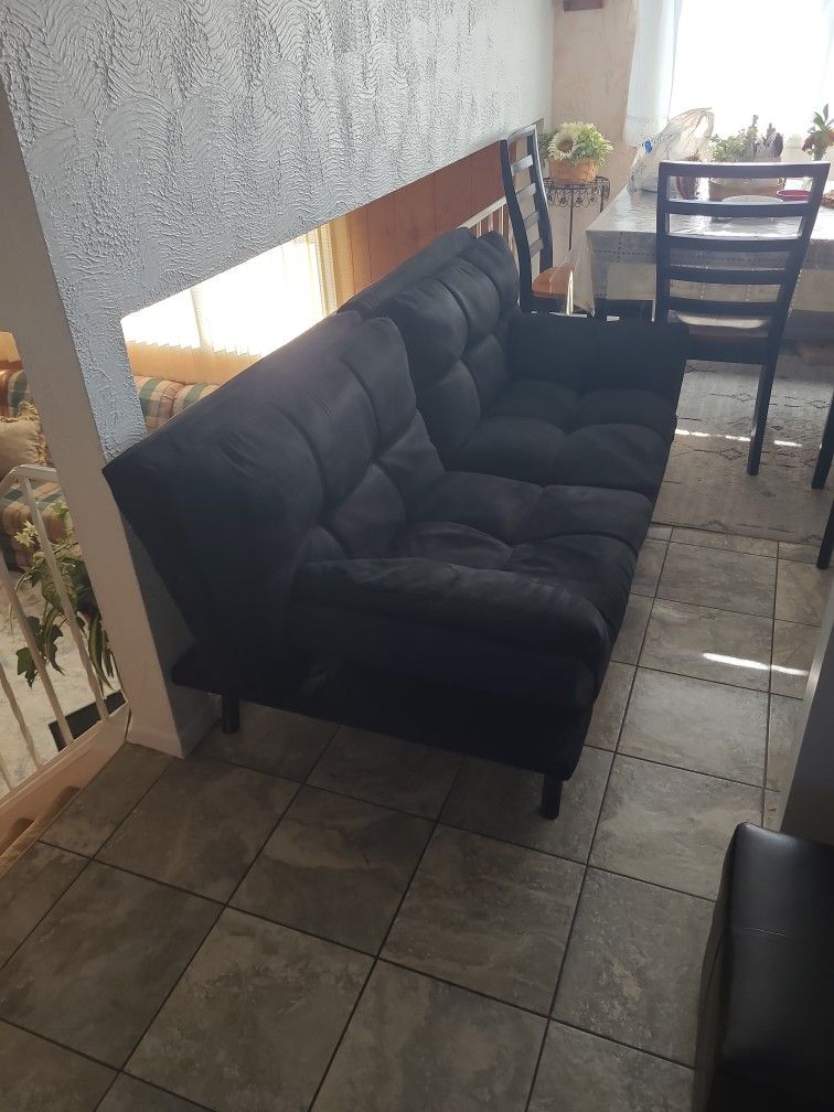 Black Fabric Plush Cushioned Couch/COUCHBED