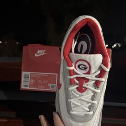 Men’s 6.5 Women’s 8 Georgia Air max 