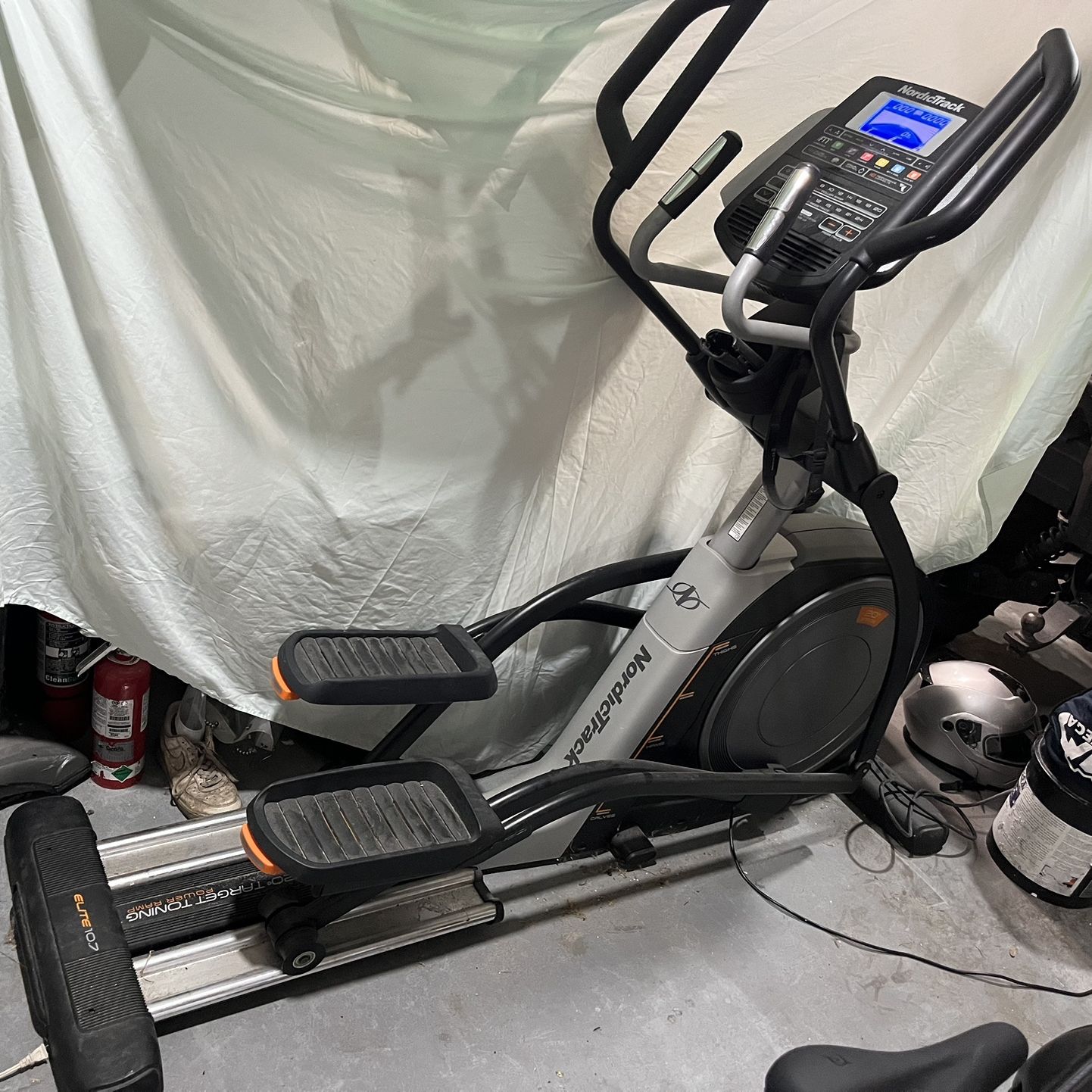Nordictrack Elliptical Elite 10.7 for Sale in Lake Placid FL