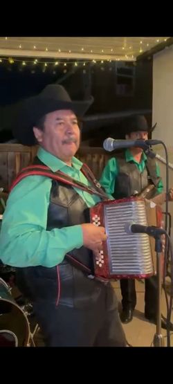 Grupo norteño para cuando se le ofrezca