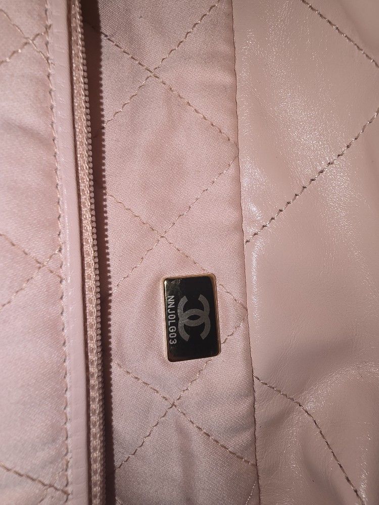 CHANEL 22 HAND BAG