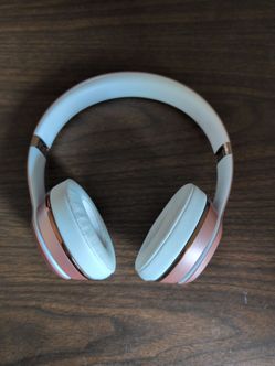 Beats Solo 3 Rose Gold Wireless Over The Ear Headphones