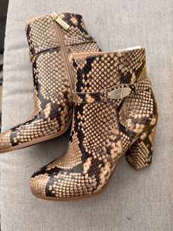 Brand New Michael Kors Boots size 6