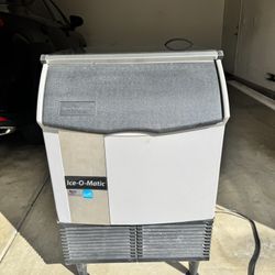 ❄️ Commercial Ice-O-Matic ICEU150HA Undercounter Ice Maker – Like New! ❄️ 