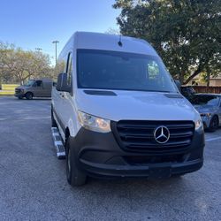 Mercedes Sprinter 2500 V6 Diesel High Roof Extended 