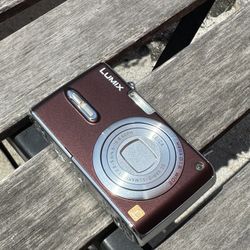 Vintage Panasonic Lumix Y2K Digicam - Leica Lens 