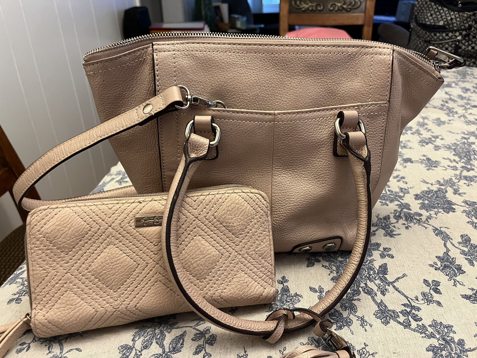 Pearl Hand Bag W/ Wallet