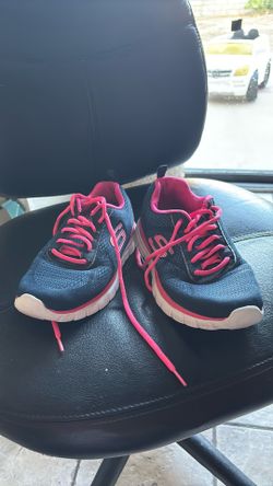 SKECHERS TENNIS SHOES 👟