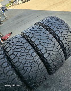 35x12'50R20 Nito Brand tires usadas en perfecta condición set of 4