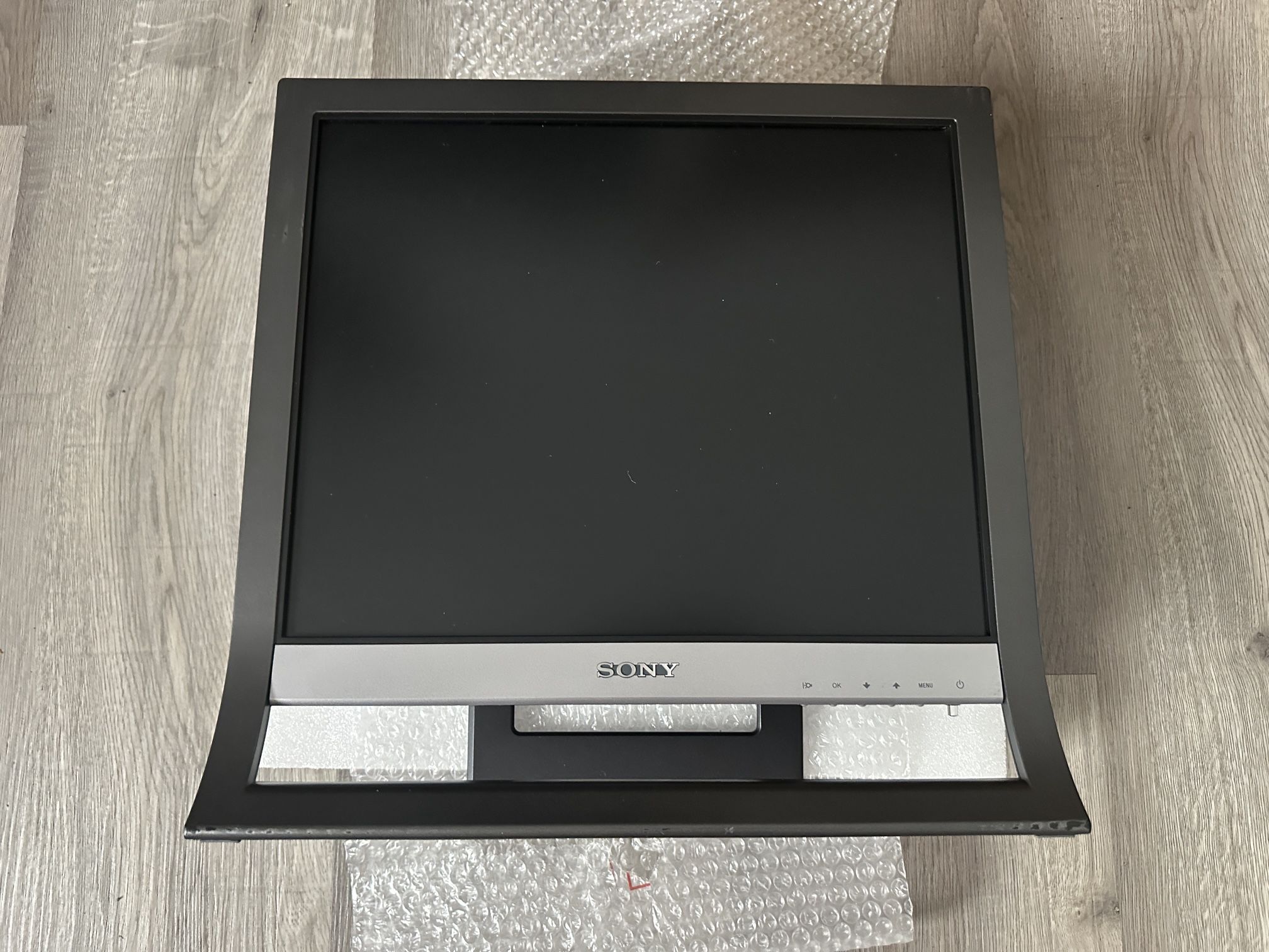 Sony SDM-HS75 LCD Monitor for pC