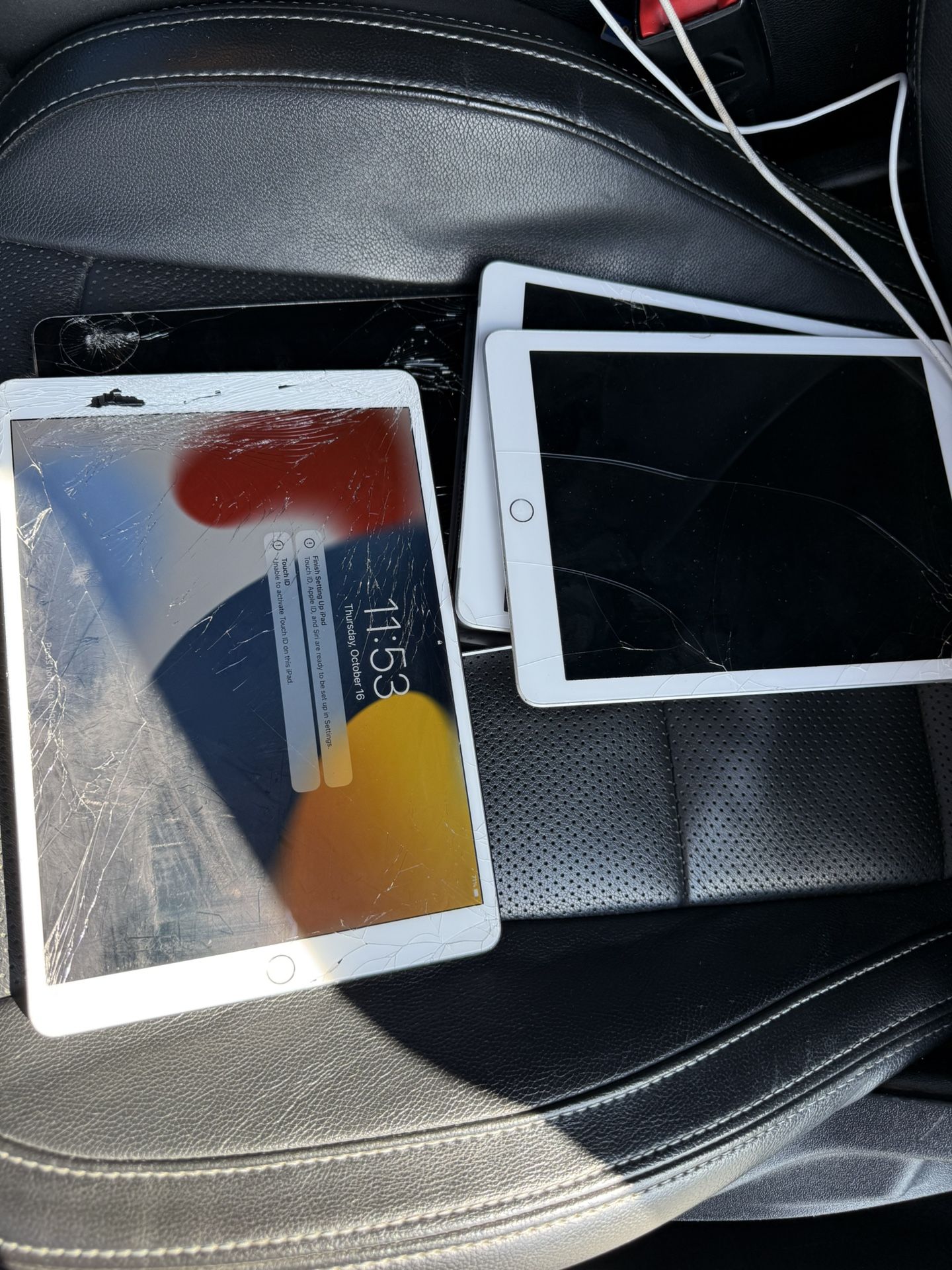 5 iPads Work Fine Just Have Cracked Screens 50$ Each Or Best Offer